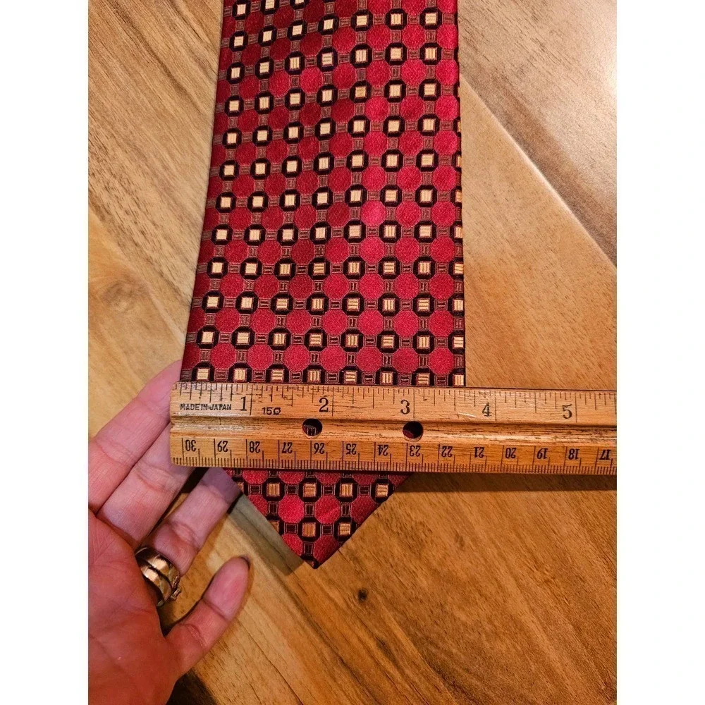 Burberry Luxury Silk tie. Red and gold. Made in Italy‎